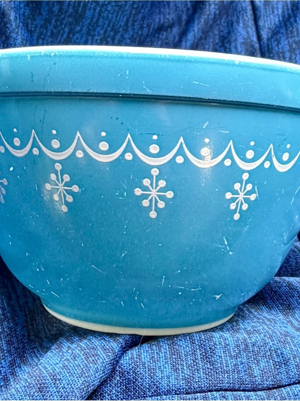 Vintage Pyrex Snowflake Blue Garland 401 Mixing Bowl